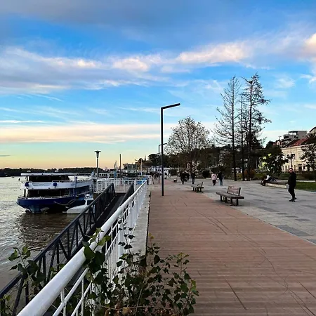 Loft With Cinema & Foosball Sava View Old Town Apartman Belgrád